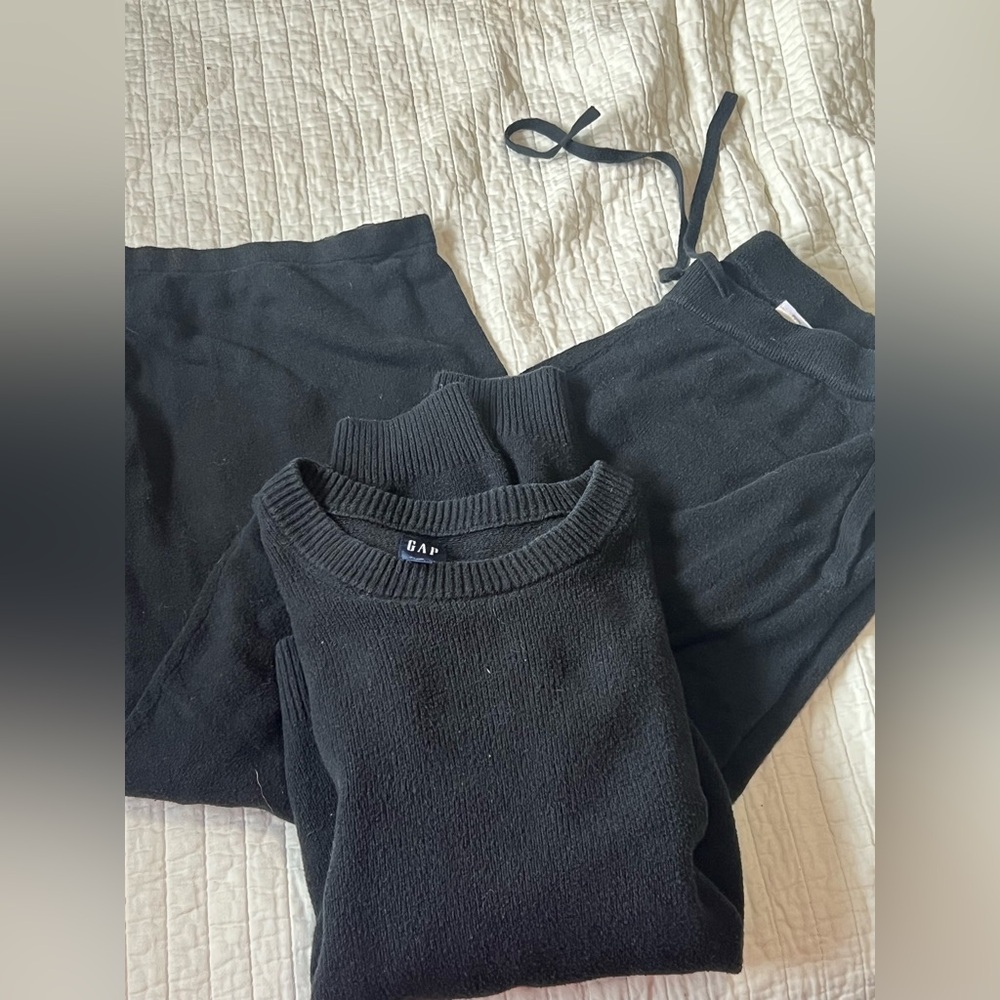 GAP Charcoal Knit Pullover